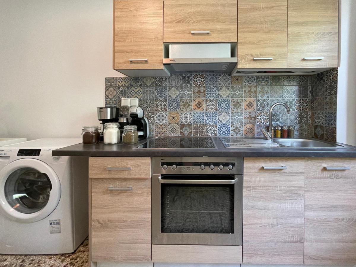 Soho Vibrant 55Sqm Apt In เอเธนส์ ภายนอก รูปภาพ